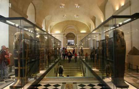 دانلود پاورپوینت معماری با موضوع تحلیل موزه لوور فرانسه