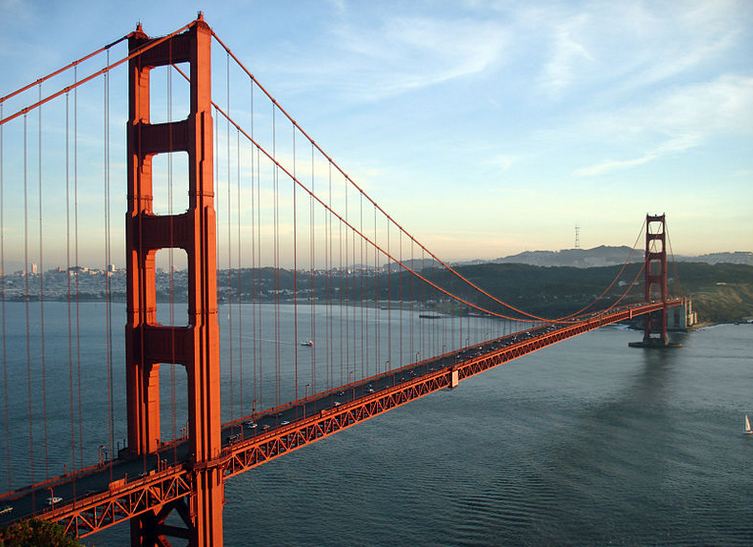 دانلود پاورپوینت طراحی پل گلدن گیت(Golden Gate Bridge)