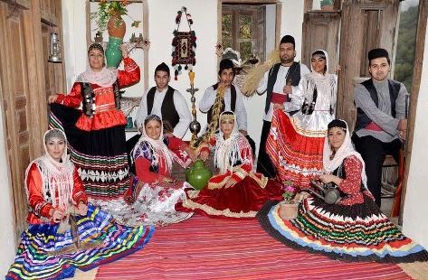 دانلود پاورپوینت آشنایی با لباس‌های محلی ایرانی