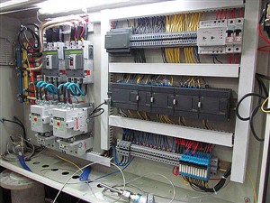 کنترل کنندهای واحدهای صنعتی و پتروشیمی PLC
