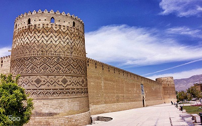 پاورپوینت کامل و جامع با عنوان بررسی معماری ارگ کریم خان شیراز در 28 اسلاید