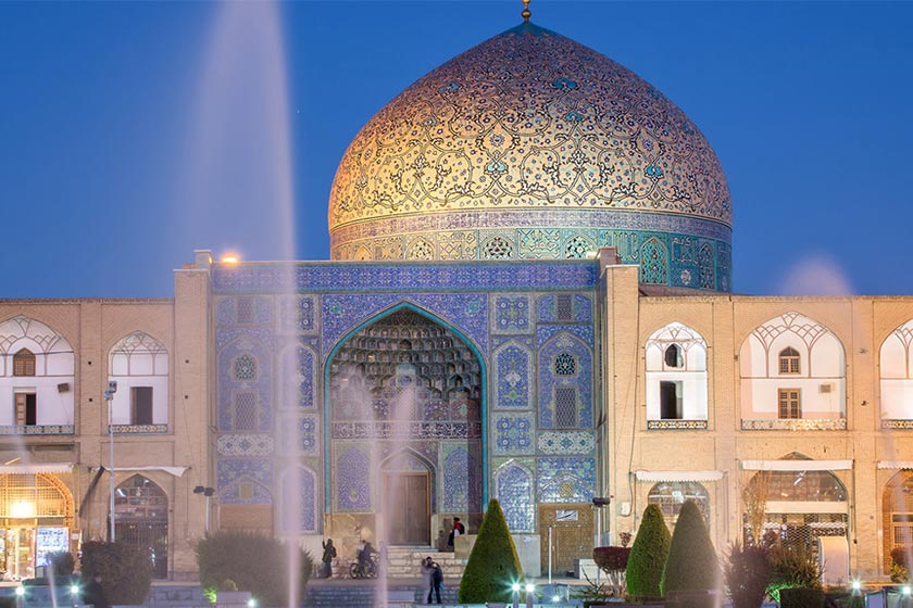 پاورپوینت کامل و جامع با عنوان بررسی مسجد شیخ لطف الله اصفهان در 27 اسلاید