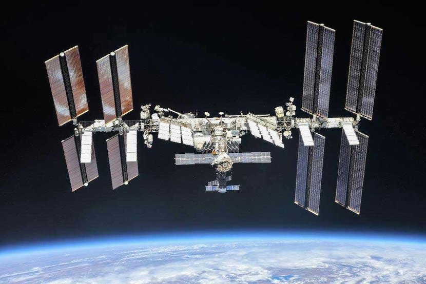 پاورپوینت کامل و جامع با عنوان بررسی ایستکاه بین المللی فضایی (ISS) در 73 اسلاید