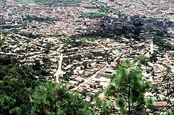 پاورپوینت کامل و جامع با عنوان بررسی شهر تگوسیگالپا در هندوراس در 21 اسلاید
