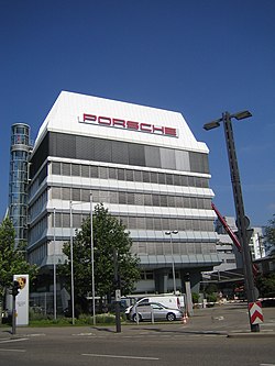 پاورپوینت کامل و جامع با عنوان بررسی شرکت پورشه (Porsche) در 56 اسلاید