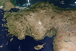 پاورپوینت کامل و جامع با عنوان بررسی جغرافیای کشور ترکیه در 18 اسلاید