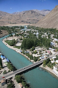 پاورپوینت کامل و جامع با عنوان بررسی شهر خاروغ در تاجیکستان در 14 اسلاید