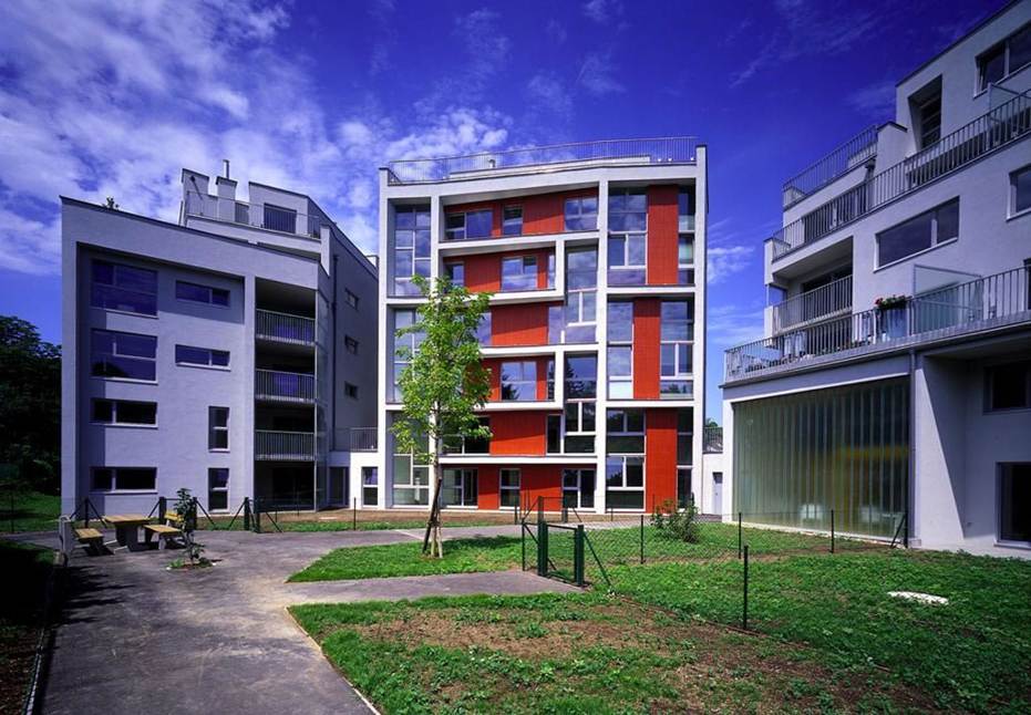 دانلود پروژه طرح 5  معماری با موضوع بررسی و تحلیل نمونه‌های داخلی و خارجی مجتمع مسکونی