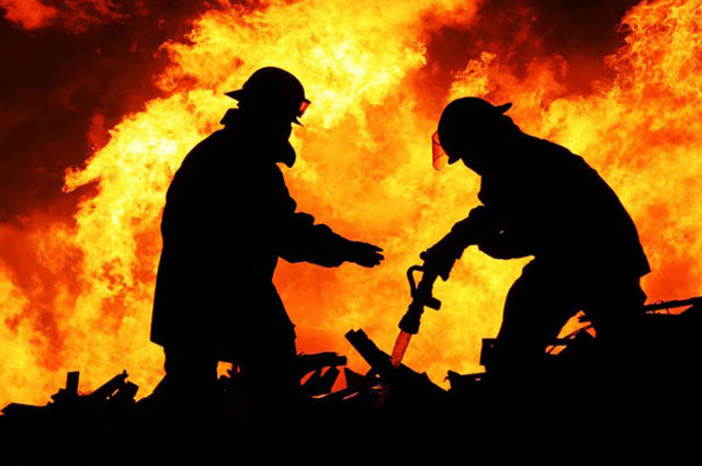 دانلود پاورپوینت آتش‌سوزی(حریق): مفهوم، انواع و روش اطفاء آن‌ها