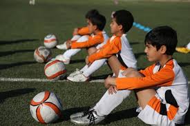 فیلم آشنایی با نحوه اجرای مهارتها و تمرینات کارگاهی فستیوال مدارس فوتبال کشور