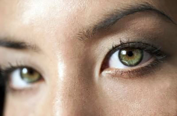 تغییر رنگ چشم به رنگ زیتونی در 2 الی 4 ماه