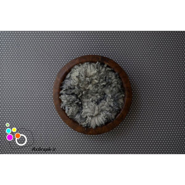دانلود بک دراپ نوزاد کاسه چوبی روی زمینه خال خالی-کد 4682